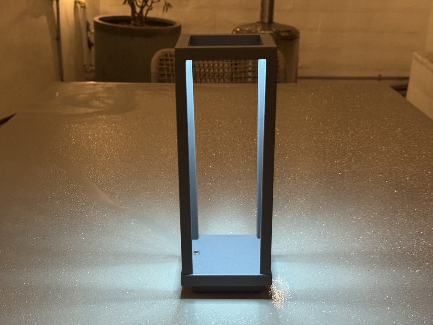 VetraLux™ Outdoor LED Lantern – Matte Rechargeable Table Lamp