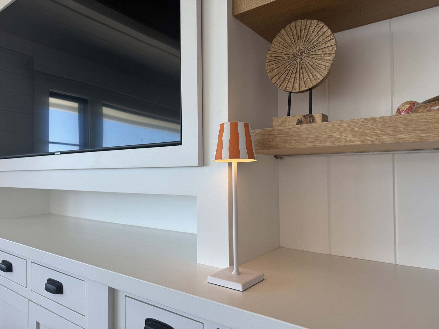 Modern LED Table Lamp with Patterned Shade – Slim White Base
