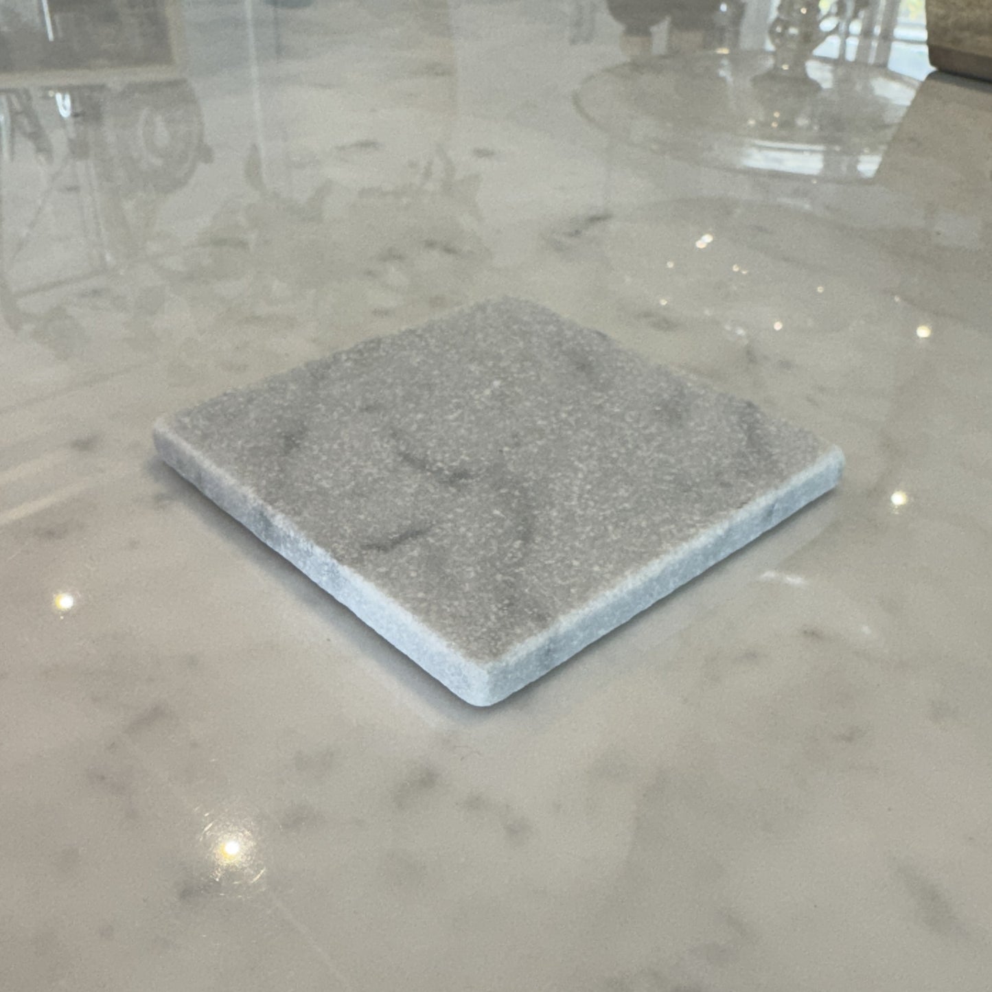 White Studio Marble Stand – Coaster-Style Lamp & Candle Base